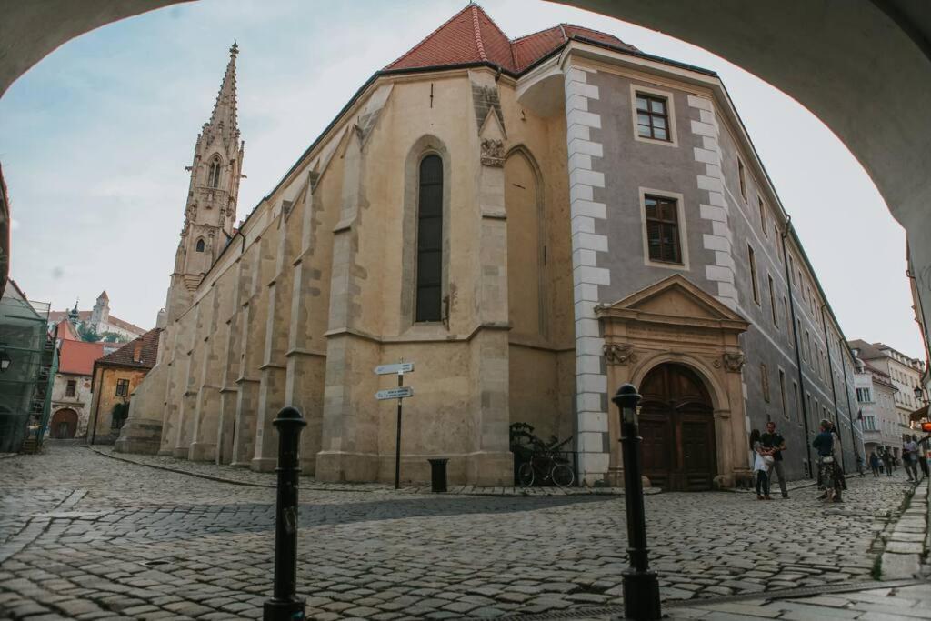 Cozy Apartment In The Heart Of The Historic City Bratislava Ngoại thất bức ảnh