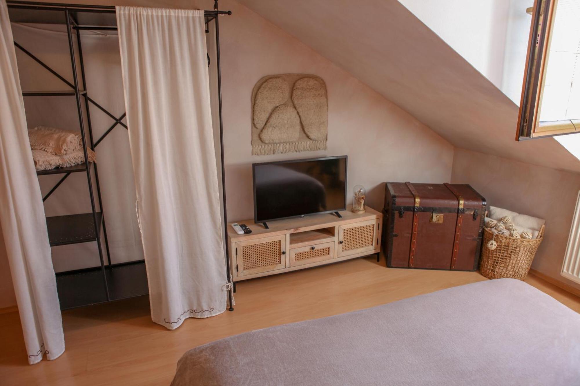 Cozy Apartment In The Heart Of The Historic City Bratislava Ngoại thất bức ảnh